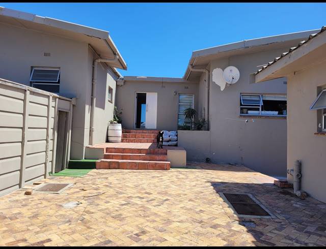 6 BEDROOM HOUSE TO LET IN BLOUBERGRANT
